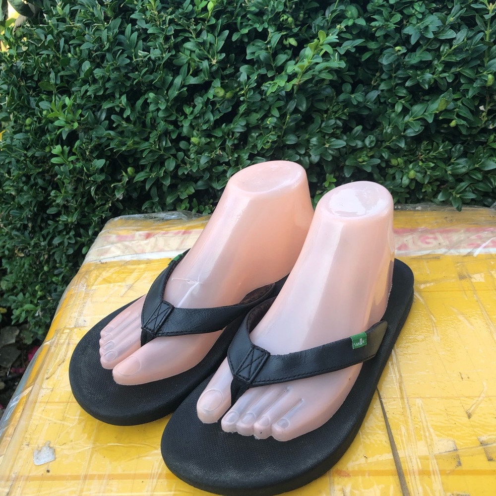 Sanuk Yoga Black Women's Thong Sandals - Classic Comfort Size 9